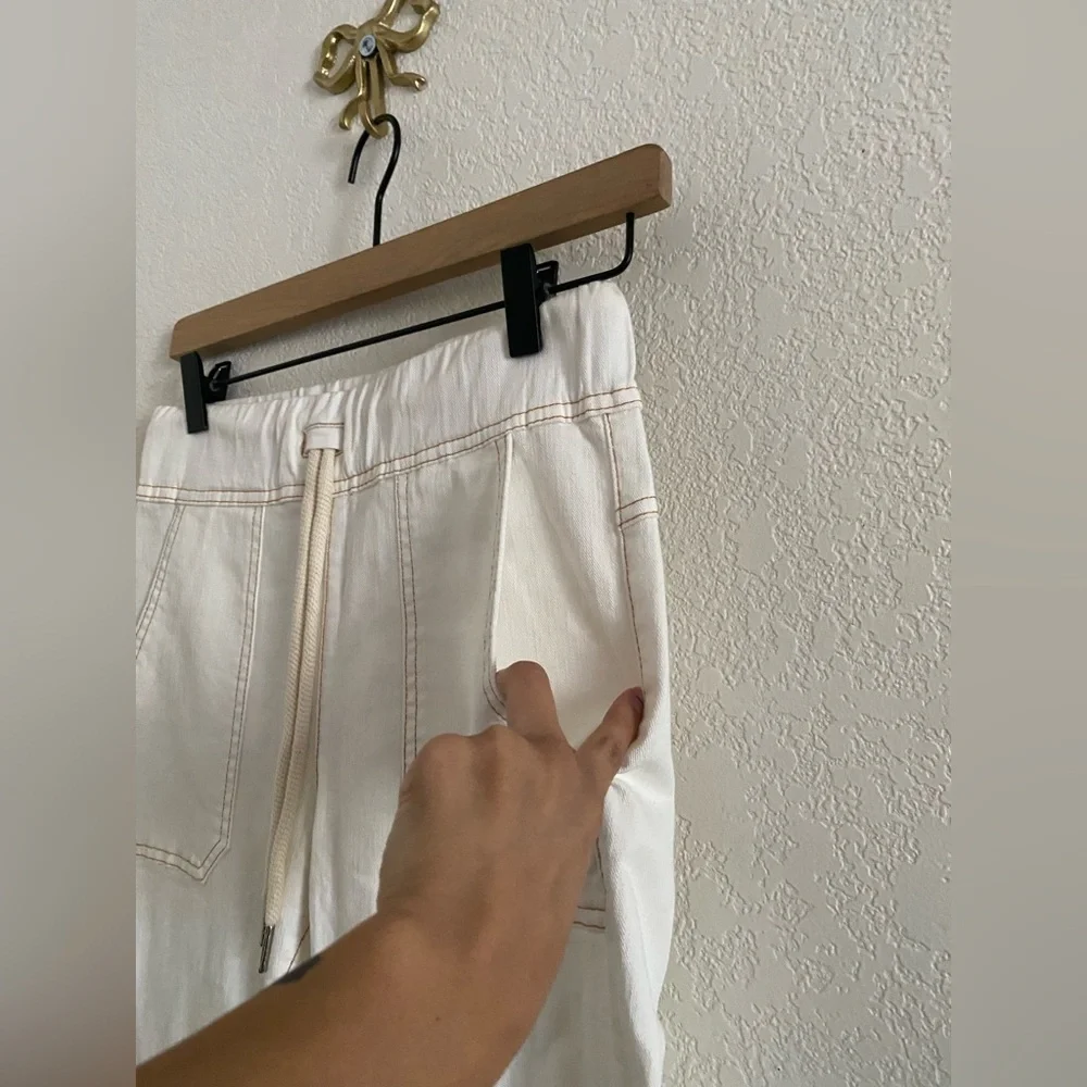Bevy Flog Women's Size 24 White Cotton Denim Tapered Leg Utility Pocket Jogger
